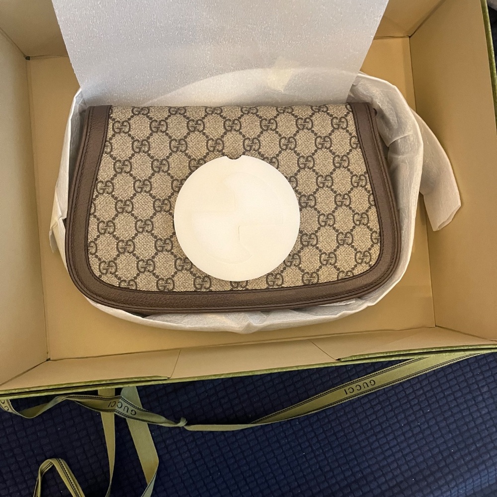 Handbag - Picture 3 of 5